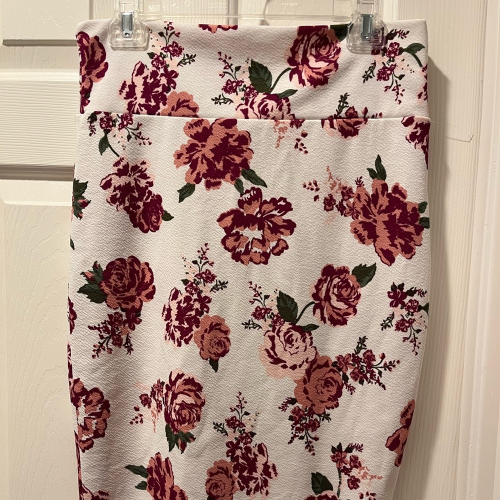 NEW IVORY PENCIL SKIRT